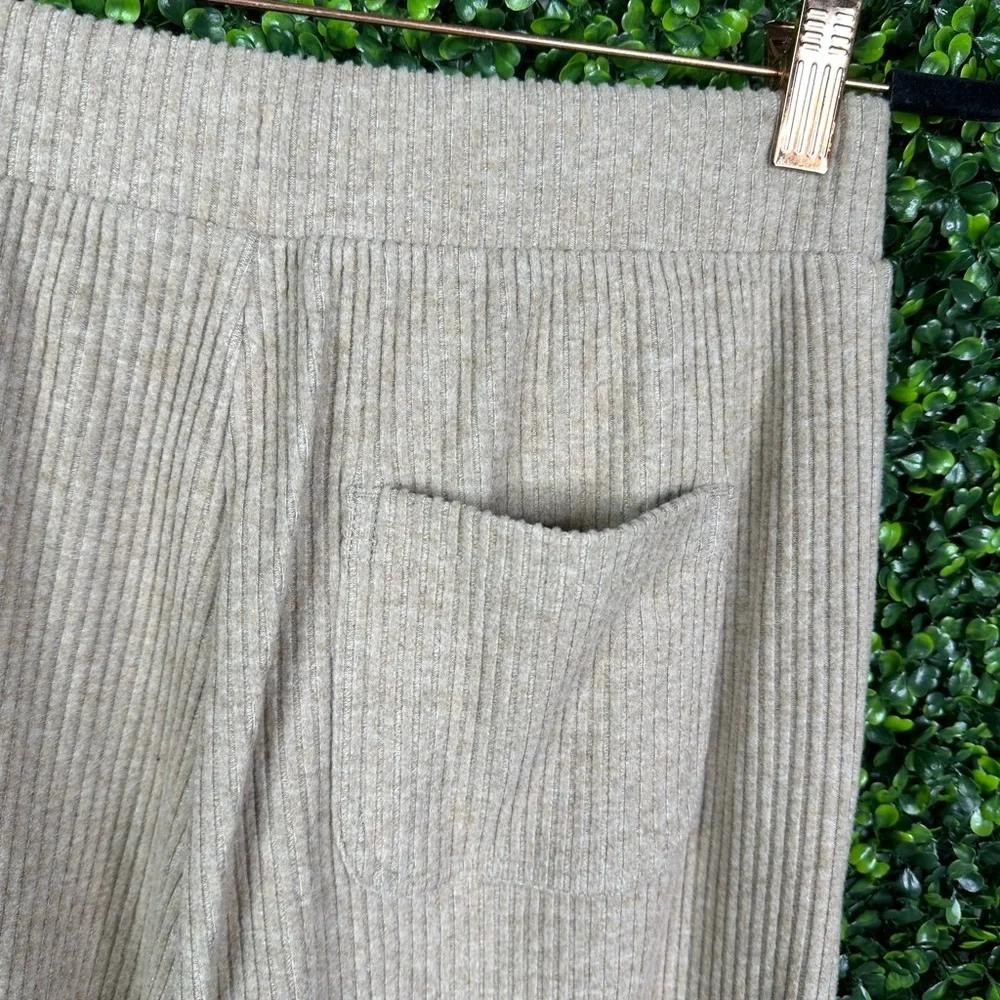 Nwt ALO‎ Yoga Muse wide leg pant